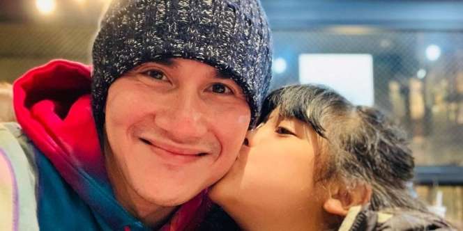 Sweet Banget, Kedekatan Vino G. Bastian dan Putri Semata Wayangnya, Jizzy Pearl