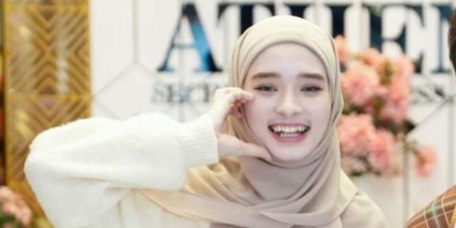 Gaya Hijab Simpel Inara Rusli Jadi Omongan