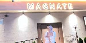 5 Potret Shanty Istri Deny Cagur Plesir di Korsel: Pose di Kafe Ayah Jimin BTS sampai Lokasi Syuting Drakor