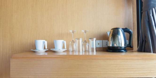 Pegawai Hotel Ungkap Fakta Mengejutkan Bagian Dalam Teko di Kamar Penginapan, Masih Berani Bikin Kopi Saat Menginap?