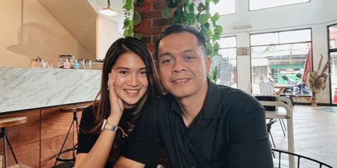 Kesetiannya Dipertanyakan, Rio Alief Drummer NOAH Ajak Kekasih Ziarah ke Makam Istri