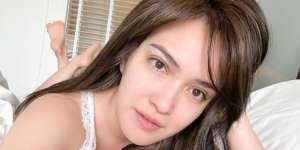 Bikin Melongo! Potret Polos Muka Bantal Shandy Aulia  