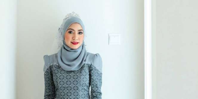 Buat Kelopak Mata Lebih Menarik dengan Sapuan Glitter nan Rapi 
