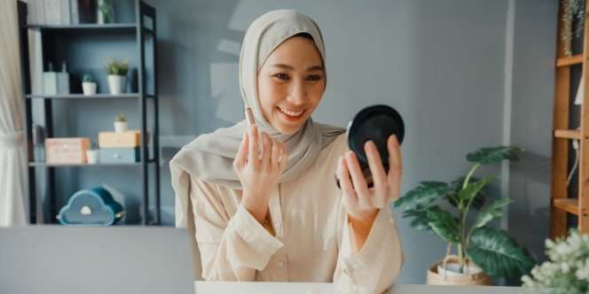 Tantangan Kewajiban Sertifikasi Halal Industri Kosmetik Indonesia