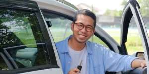 Catat Nih, Tips Sewa Mobil Anti Ribet Buat Nonton ColdPlay di GBK
