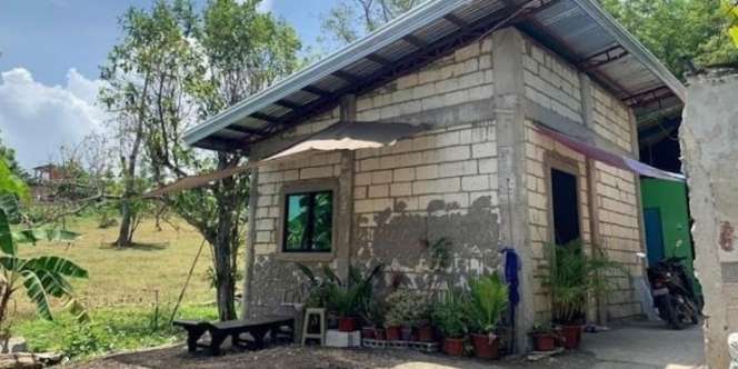 Desain Unik Rumah Bata Beton Low Budget yang Tampak Kasar dan Jelek di Luar, Begitu Masuk Layak untuk Ditinggali