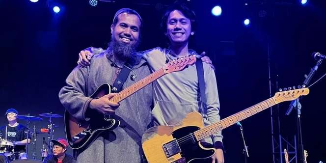 Heboh! 10 Potret Sakti Kembali Manggung dengan Sheila On 7, Pakai Peci & Berjenggot Panjang!