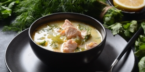 Gurihnya Sup Salmon dengan Kuah Pekatan Ikan yang Dibuat Sendiri