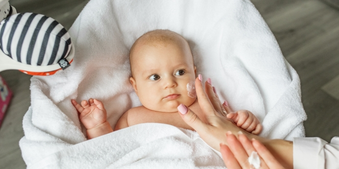 Lapisan Kulitnya Lebih Tipis, Selalu Jaga Skin Barrier Bayi 