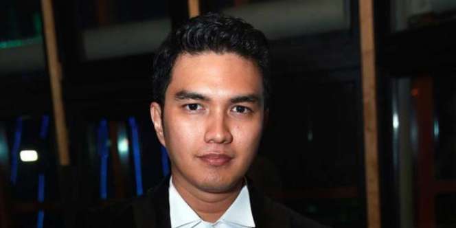 Ikat Sepatu Jebol Pakai Tali Rafia Saat Manggung, Aldi Taher Panen Pujian