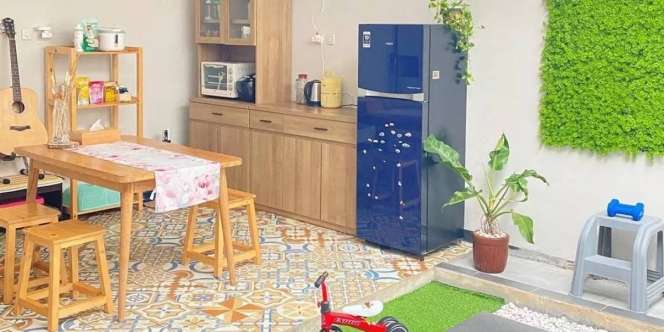 Area Ruang Makan Jadi Seru dengan Ubin Bermotif