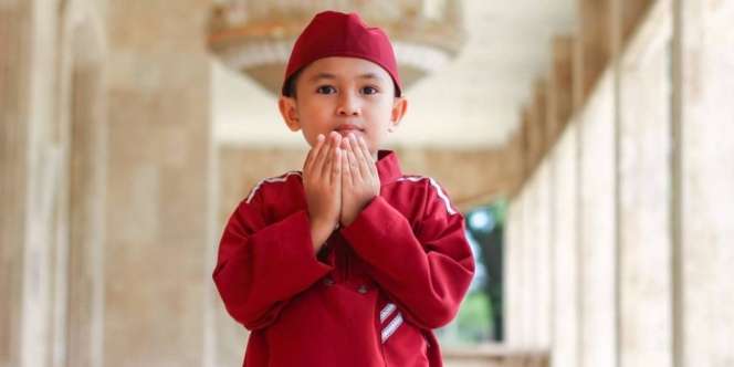 Ide Baju Muslim Anak Laki-Laki, Model Kekinian Jadi Pilihan Biar Buah Hati Makin Menggemaskan