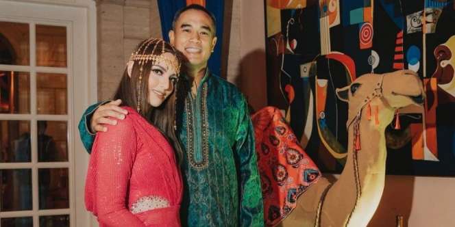 Suami Muncul di TikTok Nia Ramadhani Berpantun Tips Punya Istri Cantik, Cuma 13 Detik Ditonton 12 Juta Kali