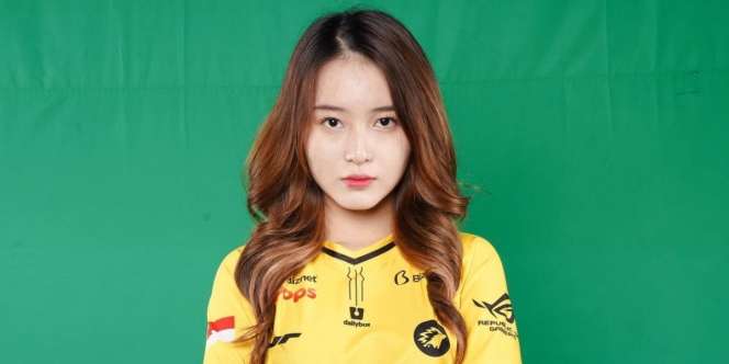 Viral Sebut Adul Mirip Cyclops Mobile Legend, Ini Dia Sosok Gamer Cantik Vior