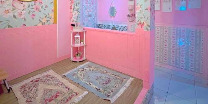 Penataan Manis Mushola Mini di Rumah Bernuansa Pink
