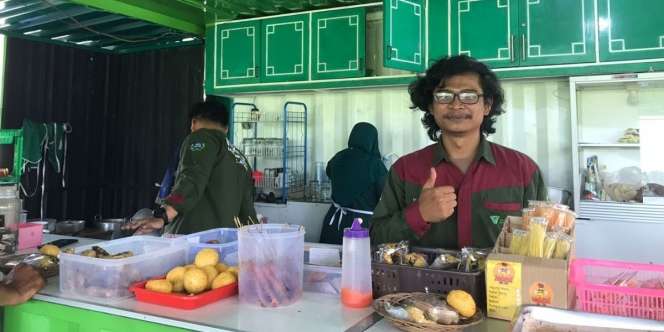 Kisah Yulfa, Anak Buruh Tani yang Lulus Kuliah Berkat Kantin Kontainer