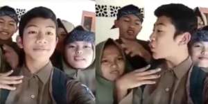Masih Ingat Cowok Foto Selfie Ternyata Keliru Video 'Ekseno-ekseno'? Dulu Lemah Gemulai Sekarang Sudah Dewasa Terlihat Ganteng dan Glow Up