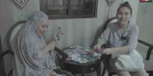 Potret Ayu Ting Ting usai Jual Pakaian Bekas di Depan Rumah, Raup Rp40 Juta