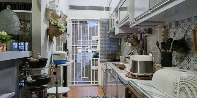 Dapur Model 'Gang Senggol' Lebarnya Hanya 2 Meter Ditata Apik