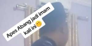 Jadi Imam Solat Adiknya yang Selalu Koreksi Bacaan, Kakak Kena Mental