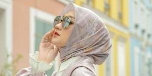 Mudah Ditiru, Tutorial Hijab Clean Look dari Dian Pelangi