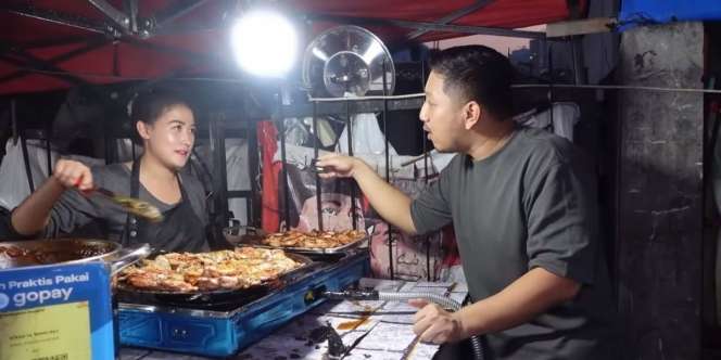 Viral Mantan Pramugari Cantik Jualan Steak Pinggir Jalan, Ternyata Begini Ceritanya