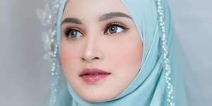 Tanpa Cukur Alis dan Bulu Mata Palsu, Makeup Pengantin Syar'i Sangat Anggun