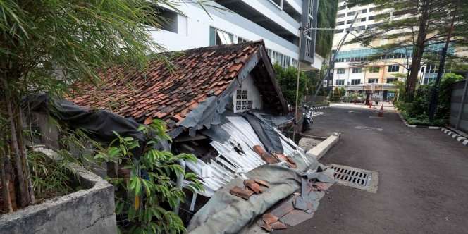 7 Potret Rumah Reyot Terjepit Apartemen Mewah di Tengah Jakarta