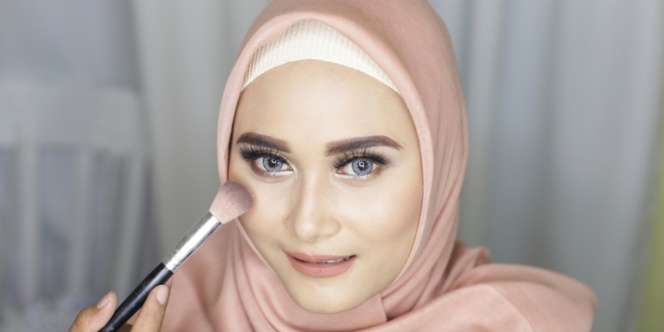 Tutorial Makeup Glowing dan Elegan untuk Kelulusan