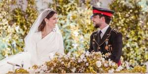 Wedding Dress Classy nan Elegan Rajwa Khaleed, Menantu Raja Yordania