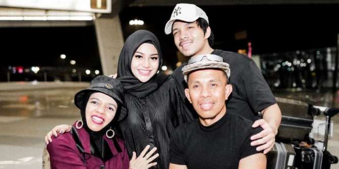 Pegang Perut Aurel Hermansyah, Ayah Atta Halilintar Tuai Kritikan