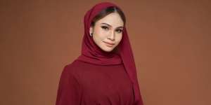 Rapi dan Cetar, Trik MUA Pasang Fake Eyelashes Rapi di Mata Oriental