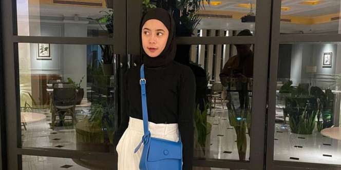 Sentuhan Warna Cerah, Bikin Outfit Hijaber Jadi Mencuri Perhatian