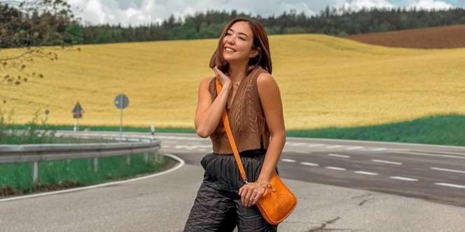 Heboh Celana Gisella Anastasia Melorot saat Wawancara, Begini Penampakan Lengkap Pakaian Selamnya