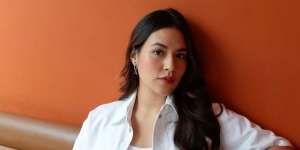 Makeup Bold Agak Luntur Setelah Manggung, Look Raisa Tetap On Point!