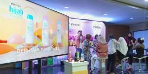 Amazing Hijab 'Self Expression Journey' di Emeron Squad Goes to Campus 