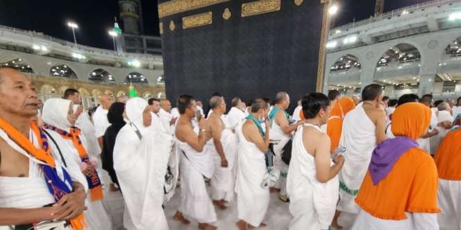 Pesan Penting Buat Jemaah Haji! Model Selfie di Depan Kabah Ini Bisa Kena Sanksi