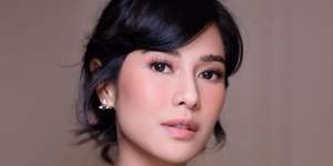 Dian Sastro Dirias dengan Makeup Nude Pink, Banjir Pujian dari Warganet