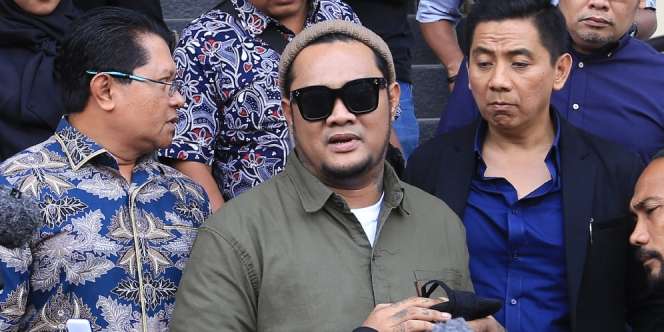 Potret Ekspresi Wajah Virgoun Senyum usai Sidang Cerai, Inara Tahan Tangis