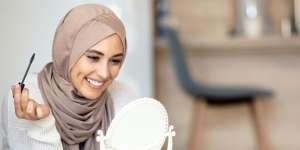 Bulu Mata Lentik Lebih Lama, Coba Pakai Bedak Tabur