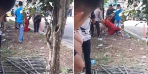 Aksi Meresahkan Emak-Emak Ingin Nonton Balap Motor dari Jarak Sangat Dekat, Sampai Digotong Paksa Pak Polisi dan Warga