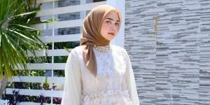 Pilihan Elegan Outfit untuk Hari Raya Idul Adha, Bernuansa Gold