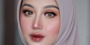 MUA Rias Hijaber dengan Barbie Look, Hasilnya Wow Banget!