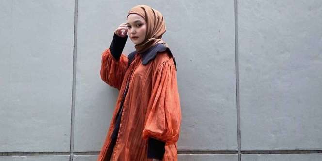 3 Inspirasi Look Bernuansa Edgy dengan Rok, Lebih Seru!