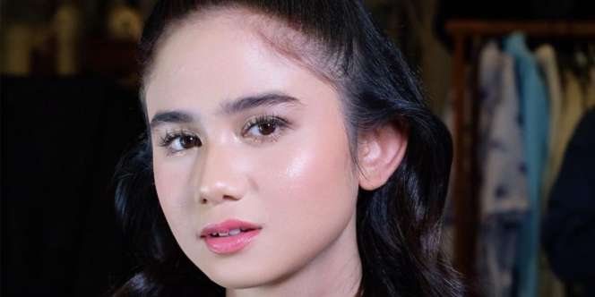 Cute Makeup Tisa Biani Bernuansa Pink, Cocok untuk Si Paling Girly