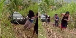 Viral! Mobil Google Maps Nyasar Ke Ladang Curam Sampai Ditarik Rombongan Warga
