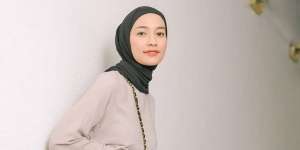 Inspirasi Outfit Nyaman Nonton Konser ala Mega Iskanti