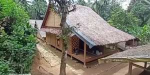 Potret Rumah Suku Baduy Luar yang Terbuat Dari Anyaman Bambu, Ternyata di Dalamnya Masih Terapkan....