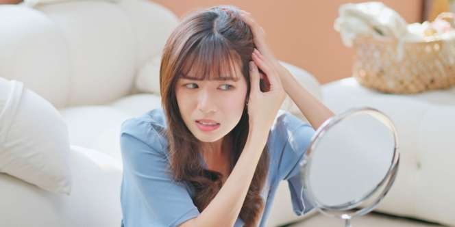 Hentikan 3 Kebiasaan yang Bisa Memicu Rambut Berketombe