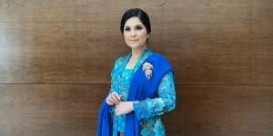 Potret Cantik Annisa Pohan Berkebaya Kutu Baru